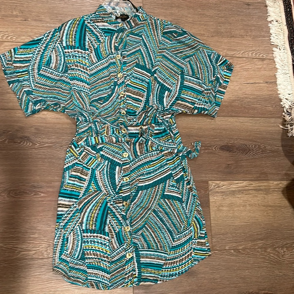 Womens laundry brand shirt sleeve dress with tie.